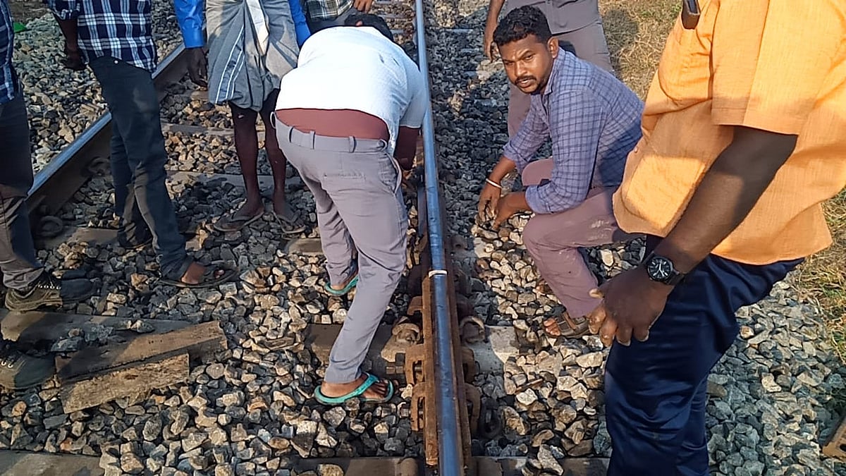 கரூர் அருகே தண்டவாளத்தில் விரிசல்