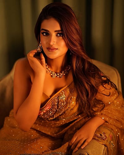 மெல்லினமே... நிதி அகர்வால்!