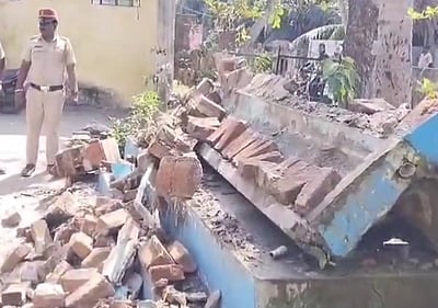 அரசு பள்ளி சுவர் இடிந்து விழுந்து விபத்து! 3 மாணவர்கள் காயம்! 