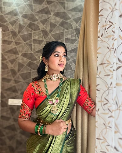 அழகான எதிர்பார்ப்பு... செளந்தர்யா! 