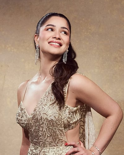 காதல் தீராத நேரங்கள்... சாரா!