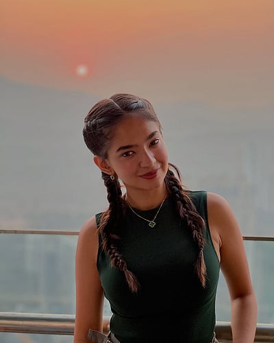 ஒளி தரும் நிலவே... அனுஷ்கா சென்!