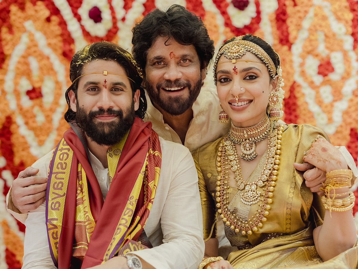 நாகார்ஜுனாவுடன் நாக சைதன்யா - சோபிதா தம்பதி.