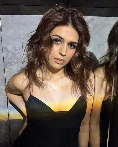 கண்ணழகே... ஷ்ரத்தா தாஸ்!