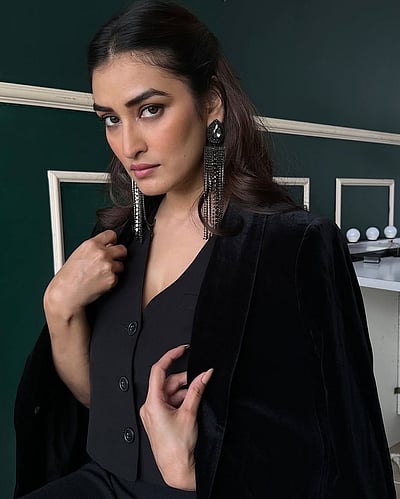 கோபப்பார்வை.. மன்மீத் கௌர்!