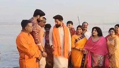 கும்பமேளாவில் நீராடிய மத்திய அமைச்சா் சிராக் பஸ்வான்!