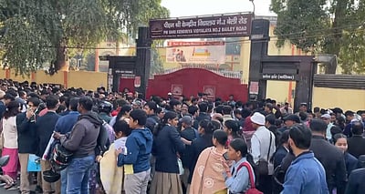 தொடங்கியது சிபிஎஸ்இ தேர்வுகள் - புகைப்படங்கள்