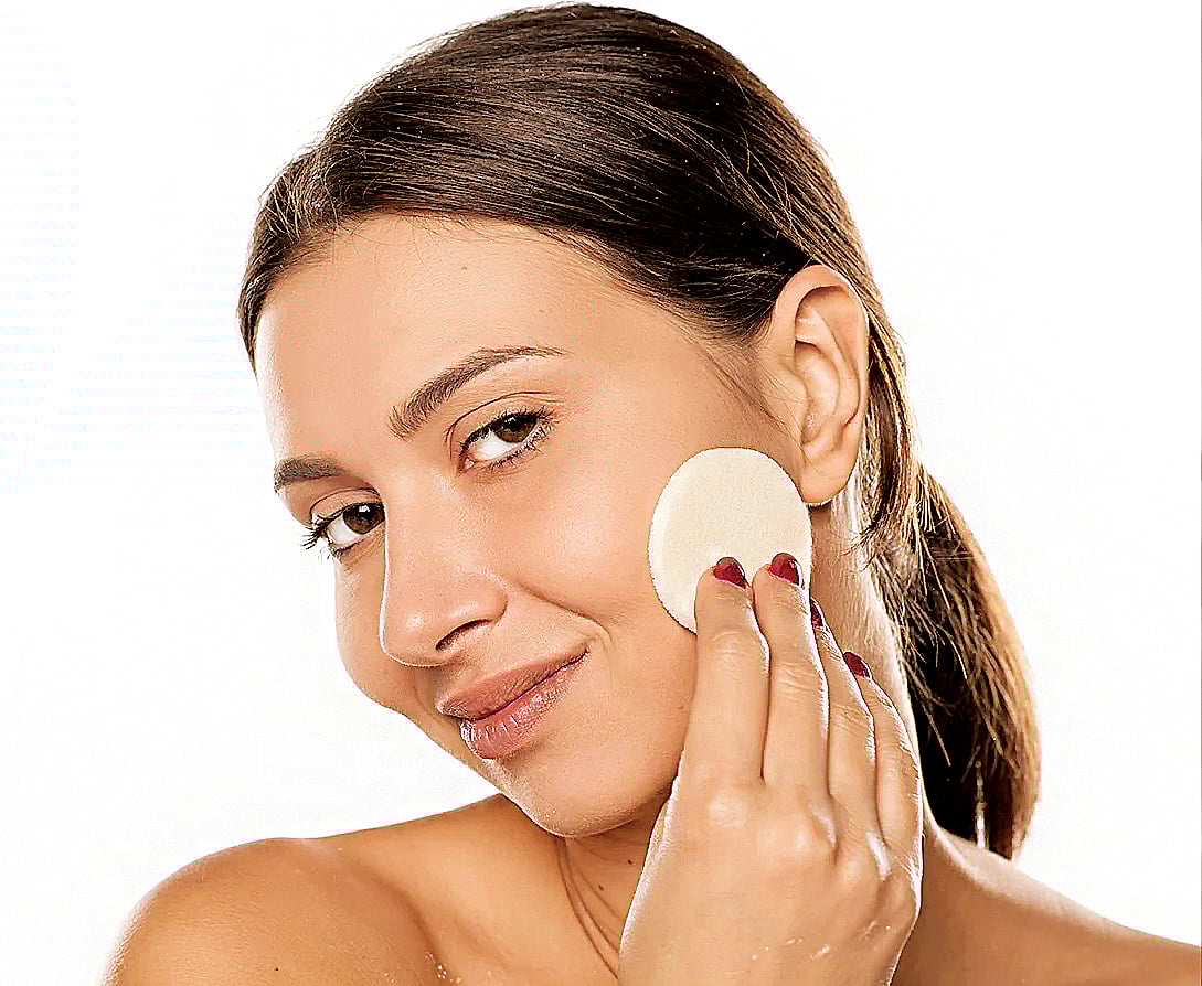 பௌடர் பூசும்போது...