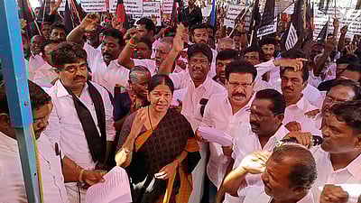 தமிழக மீனவா்களின் பிரச்னைகளுக்கு மத்திய அரசு தீா்வு காணவில்லையெனில் தில்லியில் போராட்டம்!
-கனிமொழி எம்.பி.