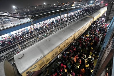 தில்லி ரயில் நிலையத்தில் கூட்ட நெரிசல்: பலி எண்ணிக்கை 18 ஆக உயர்வு