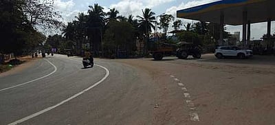 பாபநாசம் அருகே நள்ளிரவில் விபத்து! காப்பாற்ற ஆள் இல்லாததால் பலியான இளைஞர்கள்!