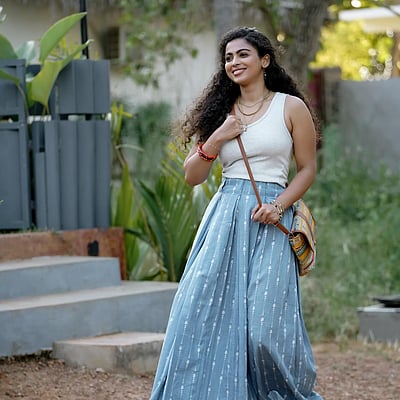 குறுநகை... பாடினி குமார்!