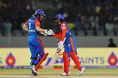 மகளிர் பிரீமியர் லீக்: பெங்களூருவுக்கு 142 ரன்கள் இலக்கு நிர்ணயித்த தில்லி!