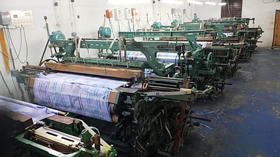 விசைத்தறி நெசவாளா்கள் தொடா் வேலை நிறுத்தப் போராட்டம்