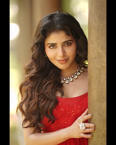 உன்னால் உடையும் இதயம்... ஐஸ்வர்யா மேனன்!