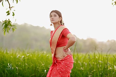 பார்வை ஒன்றே போதுமே.. விதுஜா விக்ரமன்!