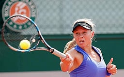 பாலினி, அனிசிமோவா முன்னேற்றம்; விலகினாா் கௌஃப்