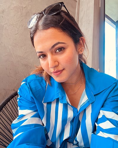 நெஞ்சோடு கலந்திடு... அபர்ணா தாஸ்!