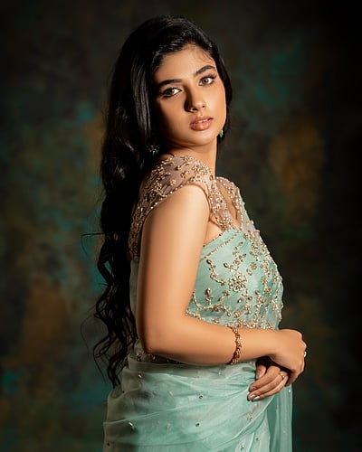 ஒரு வெட்கம் வருதே... பிரக்யா நாக்ரா!