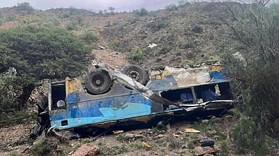 பொலிவியா: பேருந்து விபத்தில் 30க்கும் மேற்பட்டோர் பலி! 