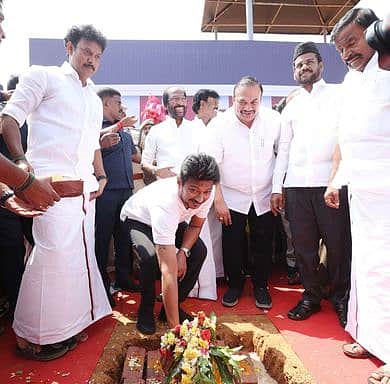 சூரியூர் ஜல்லிக்கட்டு விளையாட்டு மைதானம்: துணை முதல்வர் அடிக்கல் நாட்டினாா்!