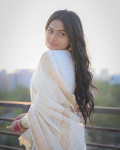 வெண்ணிலா குடைப் பிடித்து... டெல்னா டேவிஸ்!