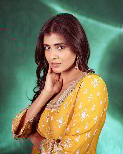 மஞ்சள் நிலவே... ஹெபா படேல்!