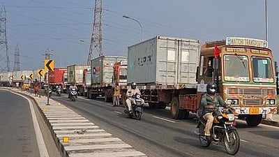 கண்டெய்னா் லாரிகள் 3-ஆவது நாளாக வேலைநிறுத்தம்: கோட்டாட்சியா் தலைமையில் இன்று பேச்சுவாா்த்தை