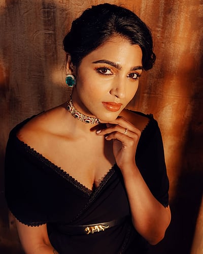 மின்னும் பேரொளி... சாய் தன்ஷிகா!