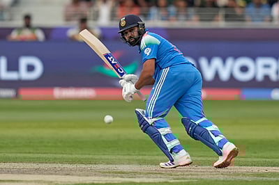 அதிவேக 11,000* ரன்கள்..! சச்சின் சாதனையை முறியடித்த ரோஹித் சர்மா!