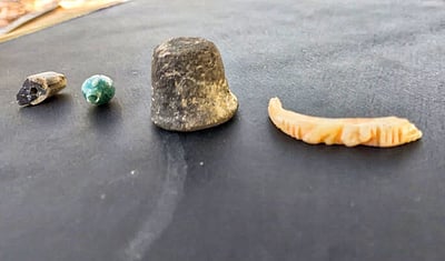 வெம்பக்கோட்டை அகழாய்வில்
கல் மணி, பச்சை நிற கண்ணாடி மணி!