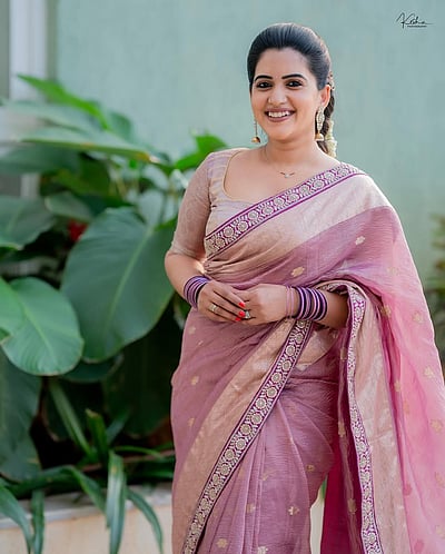 நெஞ்சோடு காதல் வருமென்று.. ஷ்ரவந்தி சொக்கரப்பு!