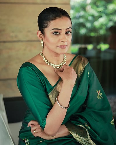 அழகோவியம்... பிரியா மணி!