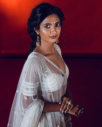 சுற்றும் விழிச் சுடரே... கீர்த்தி பாண்டியன்!