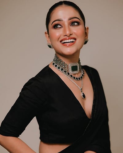 கார்மேக குழலி.. சுதிப்தா பானர்ஜி