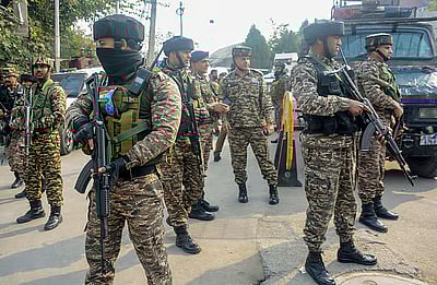 தடைசெய்யப்பட்ட இயக்கத்தைச் சேர்ந்த 6 பேர் உள்பட 8 பேர் கைது!