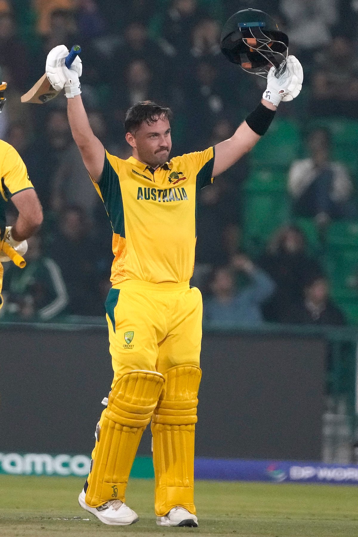 சதம் அடித்த மகிழ்ச்சியில் ஜோஸ் இங்லீஸ்...