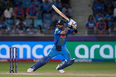 சதம் விளாசிய விராட் கோலி; பாகிஸ்தானை வீழ்த்தி இந்தியா அபாரம்!