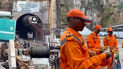 தெலங்கானா சுரங்கத்தில் சிக்கியவர்களை நெருங்கிய மீட்புக் குழு!