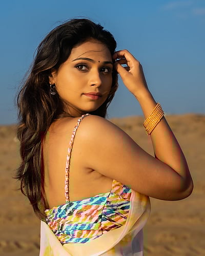 மஞ்சள் வெய்யில் நீ... ஜோவிதா!