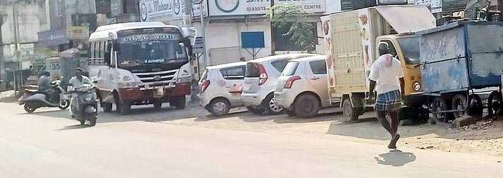 காஞ்சிபுரம்: போக்குவரத்துக்கு இடையூறாக உள்ள சாலையோரக் கடைகள்!