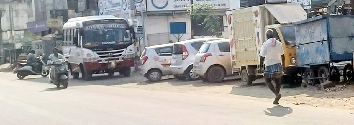 காஞ்சிபுரம்: போக்குவரத்துக்கு இடையூறாக உள்ள சாலையோரக் கடைகள்!