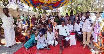 மாற்றுத்திறனாளிகள் காத்திருப்புப் போராட்டம்