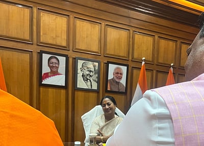 தில்லி முதல்வர் அலுவலகத்தில் அம்பேத்கர், பகத் சிங் படங்கள் அகற்றம்! 