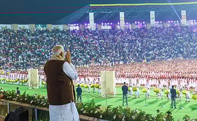 அஸ்ஸாமில் பிரதமர் மோடி: 9,000 பெண்கள் நடனமாடி உற்சாக வரவேற்பு! 