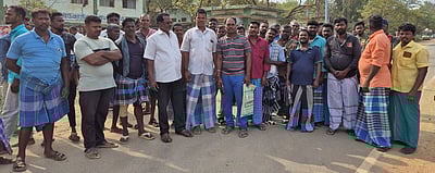 டாஸ்மாக் சுமைப் பணி
தொழிலாளா்கள் போராட்டம்