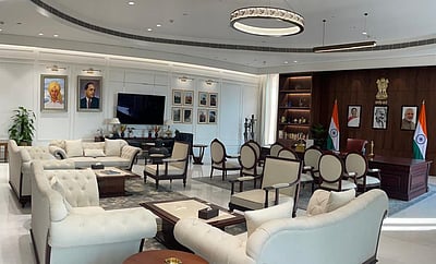 அம்பேத்கர், பகத் சிங் படங்களை அகற்றவில்லை: பாஜக விளக்கம்!