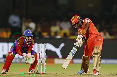 தில்லி அசத்தல் பந்துவீச்சு: குஜராத் ஜெயண்ட்ஸ் 127 ரன்கள் சேர்ப்பு!