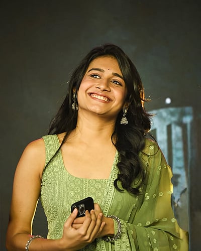 மல்லிகை... சம்யுக்தா விஸ்வநாதன்!