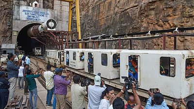தெலங்கானா சுரங்கம்: விபத்து இடத்தை நெருங்கியும் யாரையும் கண்டுபிடிக்க முடியவில்லை!